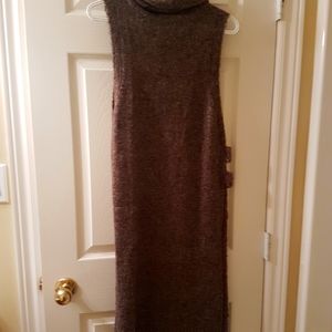 Knee length sleeveless sweater